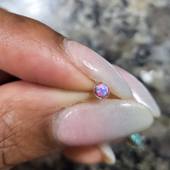 Beautiful 14k Gold Screw Nosering - Picture 4 of 4